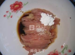 青椒肉丝的做法步骤：1