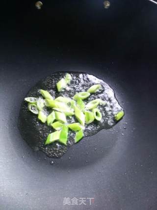 香菇菠菜牛汤面的做法步骤：2