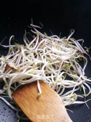 香菇菠菜牛汤面的做法步骤：4