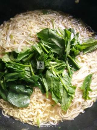 香菇菠菜牛汤面的做法步骤：6