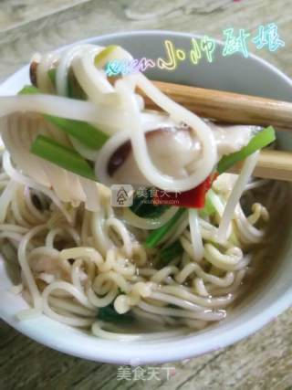 香菇菠菜牛汤面的做法步骤：9