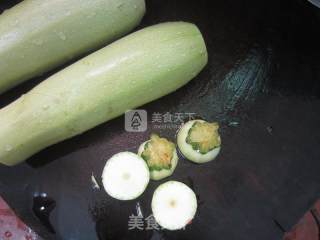 西葫芦炒鸡蛋的做法步骤：2