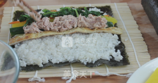 3种家常紫菜包饭（牛肉，金枪鱼，蛋卷）的做法步骤：11