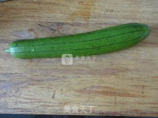 丝瓜炒鸡蛋的做法步骤：1