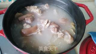 清炖猪脚汤的做法步骤：6
