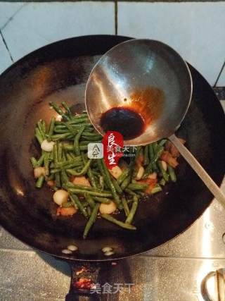 农家小菜—烧汁长豆角的做法步骤：10