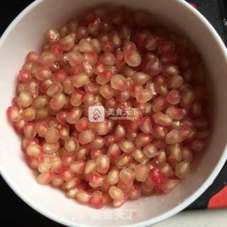 蜂蜜石榴汁的做法步骤：2
