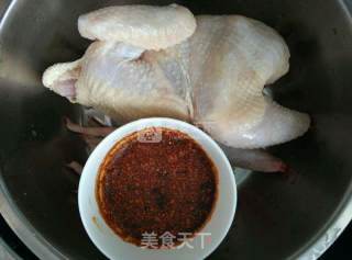 超简单电饭煲烤鸡的做法步骤：1