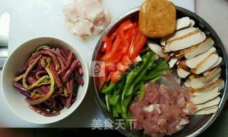 蕨菜豆干炒肉丝的做法步骤：1