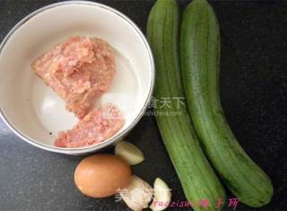 煎酿丝瓜盒的做法步骤：1