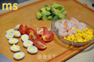 【曼思分享】夏天必备【牛油果虾仁沙拉】的做法步骤：2