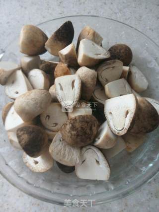 蚝油草菇豆皮的做法步骤：1