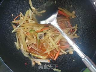 鱼香肉丝的做法步骤：3