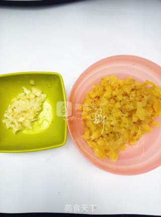 榨菜鲜肉锅贴的做法步骤：7