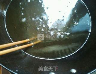 脆炸花生米的做法步骤：3