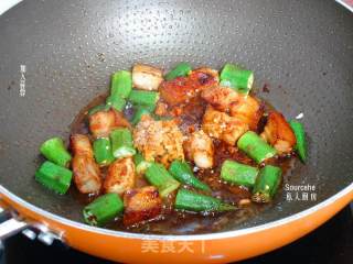 红烧肉焖秋葵的做法步骤：4