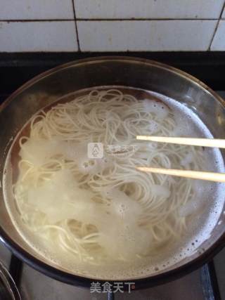 西红柿鸡蛋葱油盖浇面的做法步骤：6