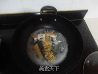 蒜香肥肠的做法步骤：1