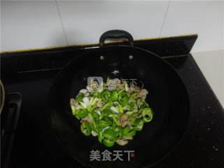 蒜香肥肠的做法步骤：4