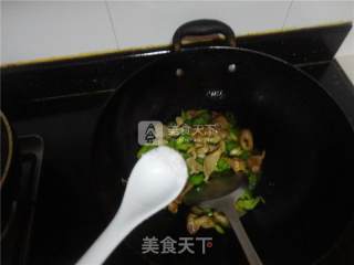 蒜香肥肠的做法步骤：6