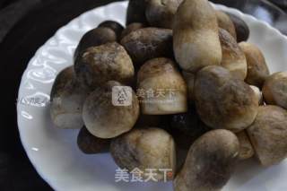 耗油烩鲜莲草菇的做法步骤：6