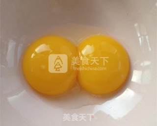 蛋黄椰丝小甜饼的做法步骤：2