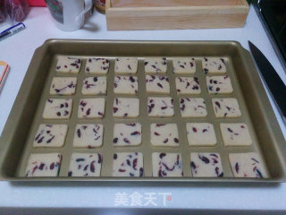 奶香蔓越莓饼干的做法步骤：12
