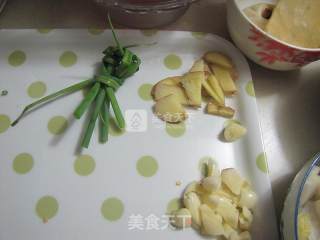 猪手烧花生的做法步骤：4