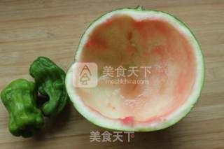 辣椒炒西瓜皮的做法步骤：1