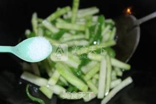 辣椒炒西瓜皮的做法步骤：6