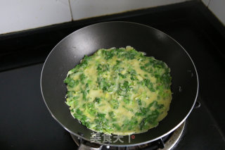 芹菜叶蛋饼的做法步骤：4