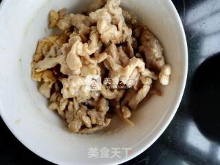 新手厨房之家常黄瓜炒肉的做法步骤：2