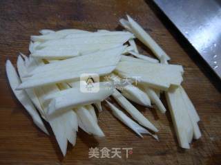 韭菜芽茭白炒面筋的做法步骤：3