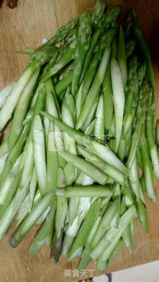 腊肉炒芦笋的做法步骤：4