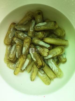 蒜香烤蛏子的做法步骤：1