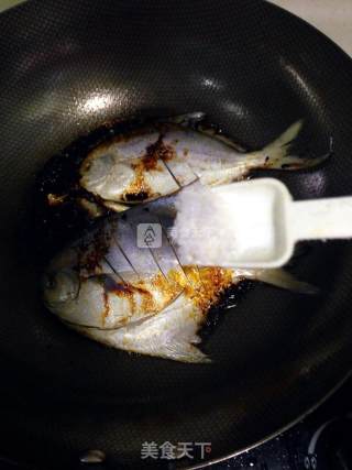 红烧鲳鳊鱼的做法步骤：6