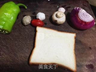 超简单微波炉吐司披萨的做法步骤：1