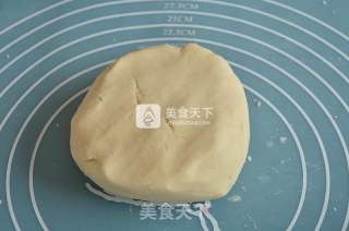 蛋黄酥的做法步骤：2