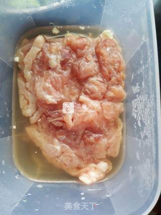 豇豆炒肉的做法步骤：2