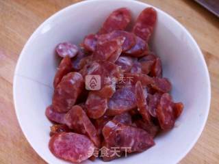 秋葵腊肠炒肉的做法步骤：2