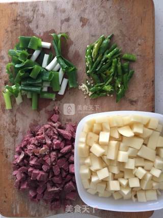 土豆烧牛肉的做法步骤：1