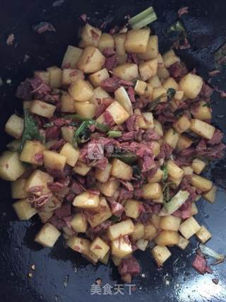 土豆烧牛肉的做法步骤：5