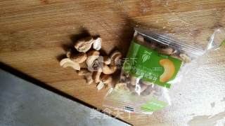 腊肉炒芦笋的做法步骤：3