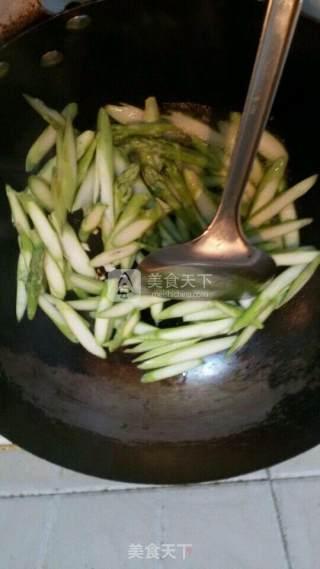 腊肉炒芦笋的做法步骤：5