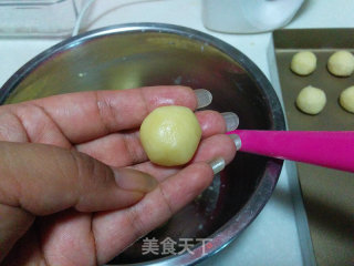 蛋黄椰蓉酥的做法步骤：8