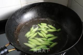 芥蓝芒果炒虾仁的做法步骤：3