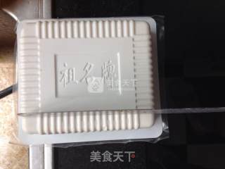 三文鱼排芋头咸菜炖豆腐的做法步骤：3