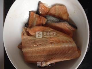 三文鱼排芋头咸菜炖豆腐的做法步骤：7