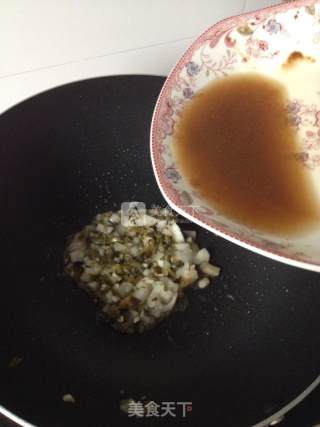 三文鱼排芋头咸菜炖豆腐的做法步骤：10