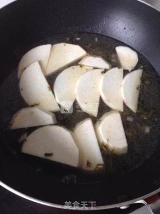 三文鱼排芋头咸菜炖豆腐的做法步骤：11